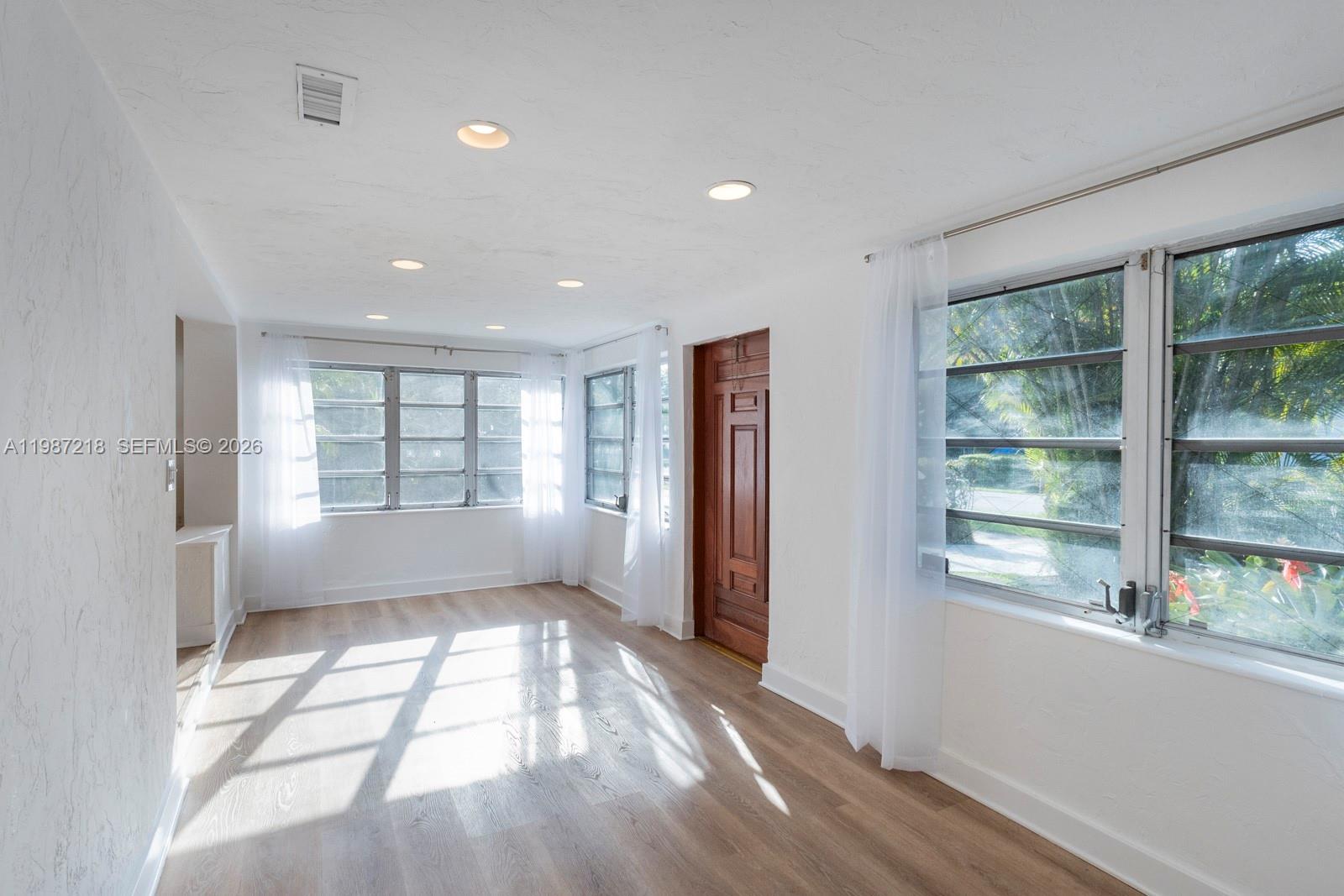 SILVER BLUFF BUSINESS CEN - Residential Lease