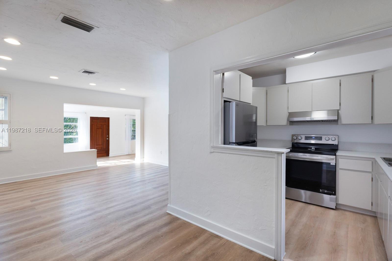 SILVER BLUFF BUSINESS CEN - Residential Lease