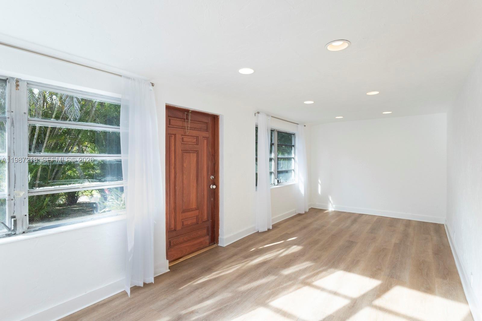 SILVER BLUFF BUSINESS CEN - Residential Lease