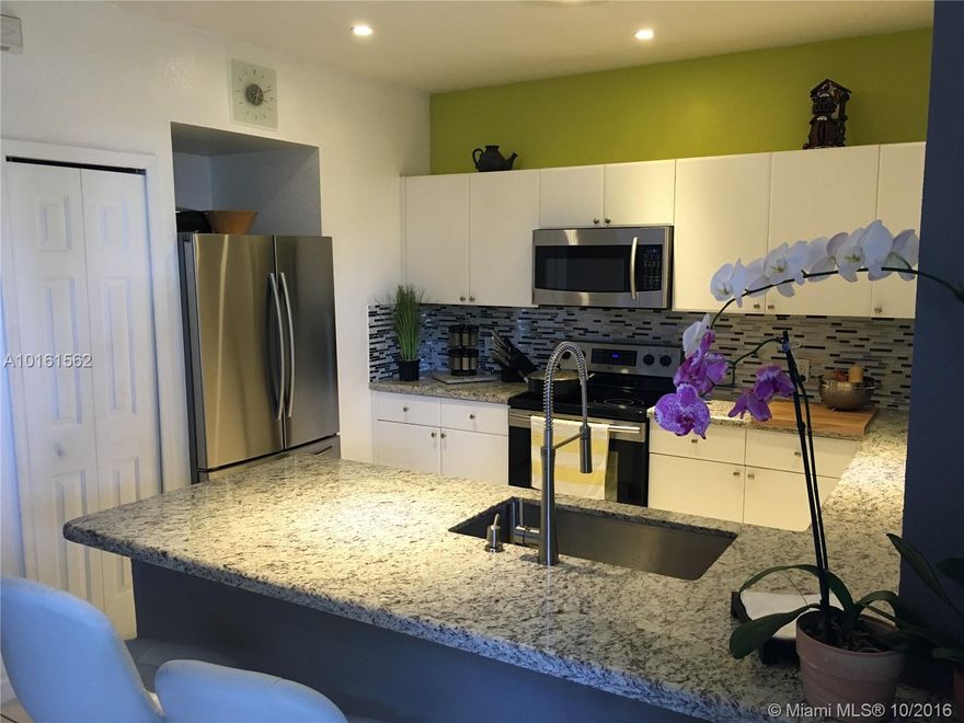 GREAT 3/2.5 TOWNHOUSE IN MIRAMAR. SUBSTANTIALLY REMODELED KITCHEN, STAINLESS STEEL APPLIANCES AND LED LIGHTING. BRAND NEW A/C COMPRESSOR. TO SHOW, AGENT MUST TAKE REALTORS LICENSE TO ACCESS PROPERTY, GUARD WILL NOT LET YOU IN WITHOUT IT. 3-4 WEEKS APPROVAL, ASSOCIATION APPROVAL REQUIRED. PROPERTY ONLY HAS 2 PARKING SPACES.