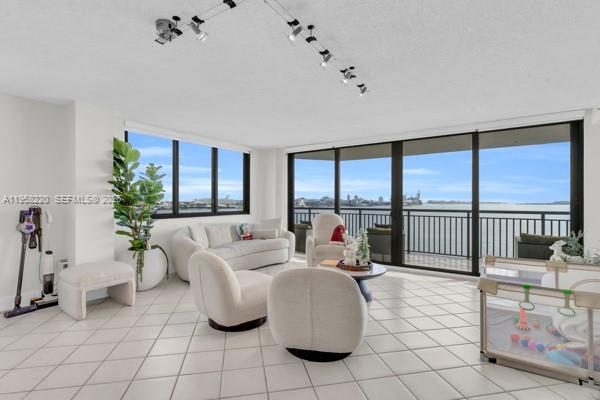 540 Brickell Key Dr 832