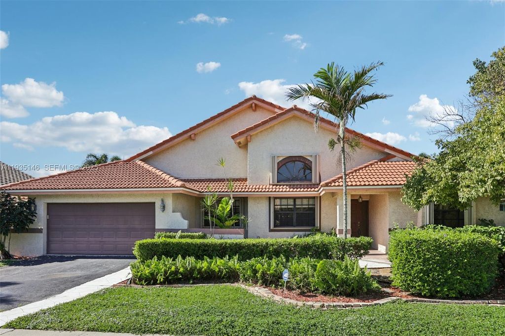 Photo of 1801 W Oak Knoll Cir, Davie, FL 33324 (MLS # A11935146)