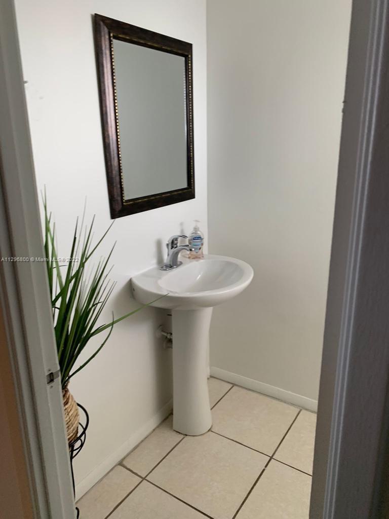 JADE WINDS GROUP - - Residential Lease