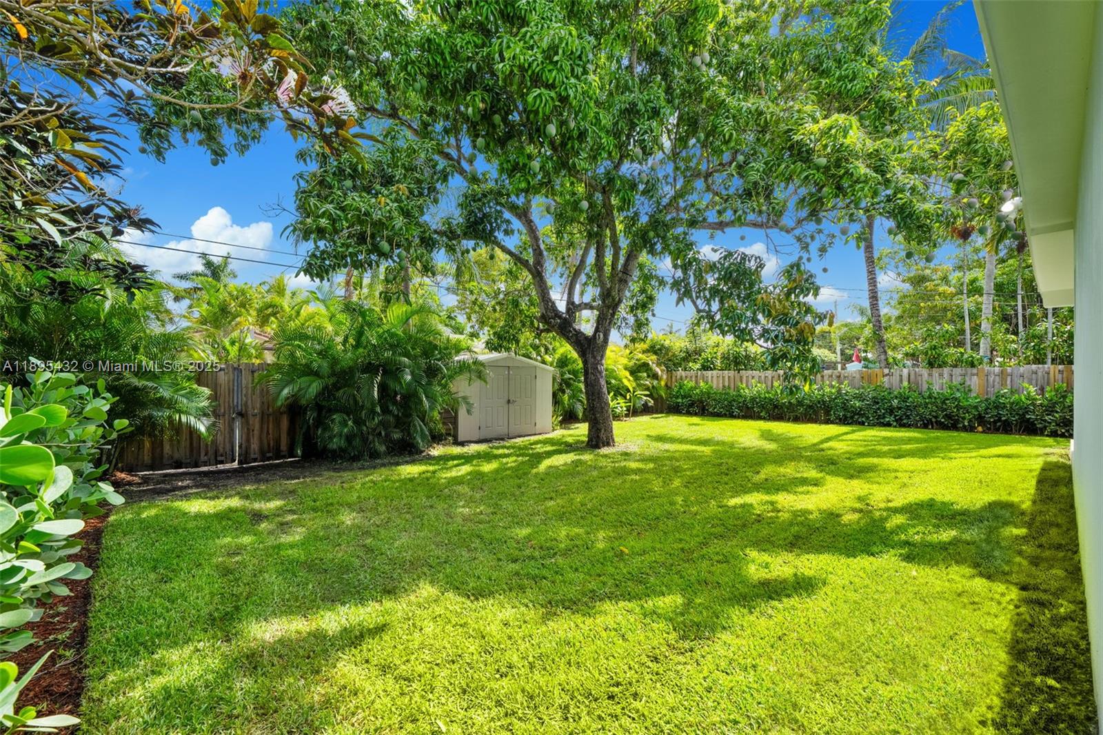 HOLLYWOOD - Residential Lease