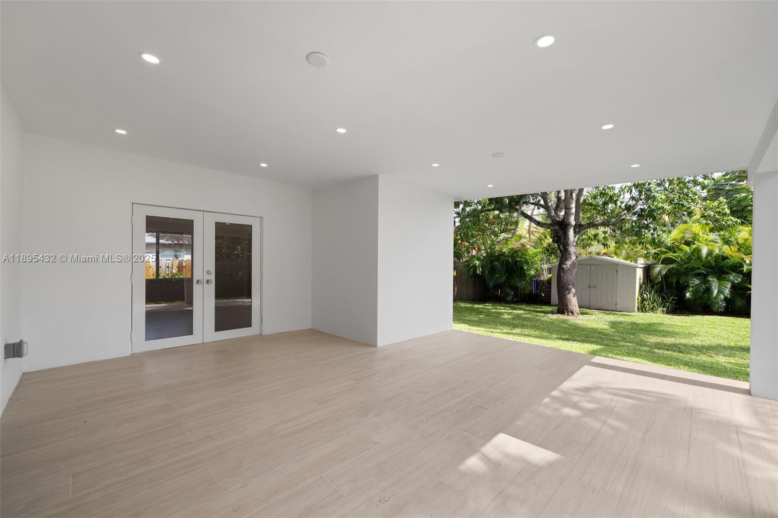 HOLLYWOOD - Residential Lease
