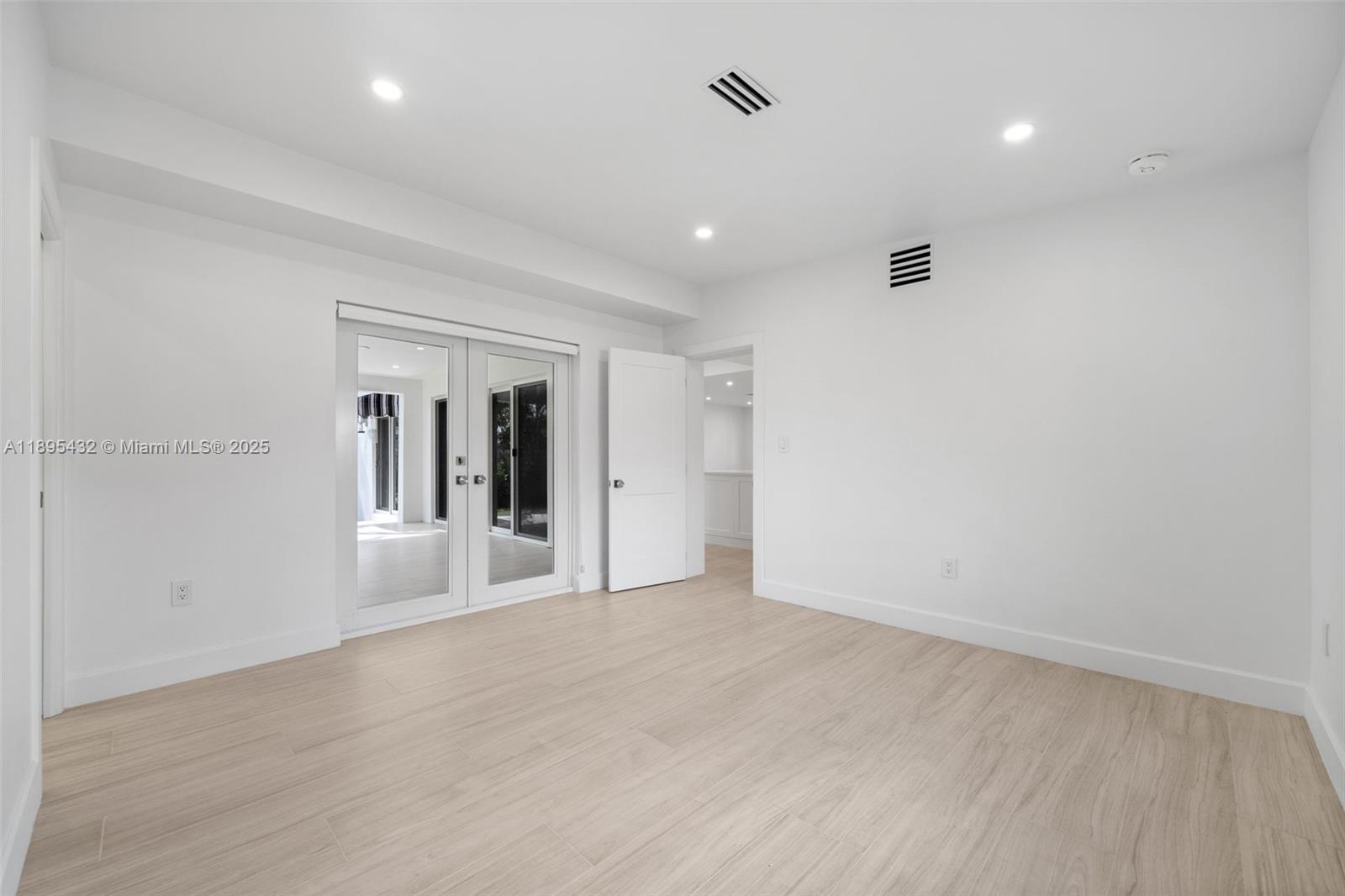 HOLLYWOOD - Residential Lease