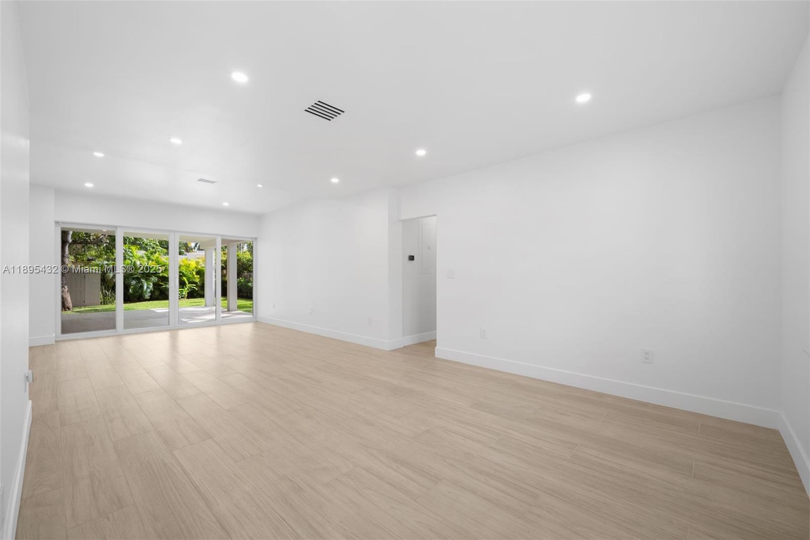 HOLLYWOOD - Residential Lease