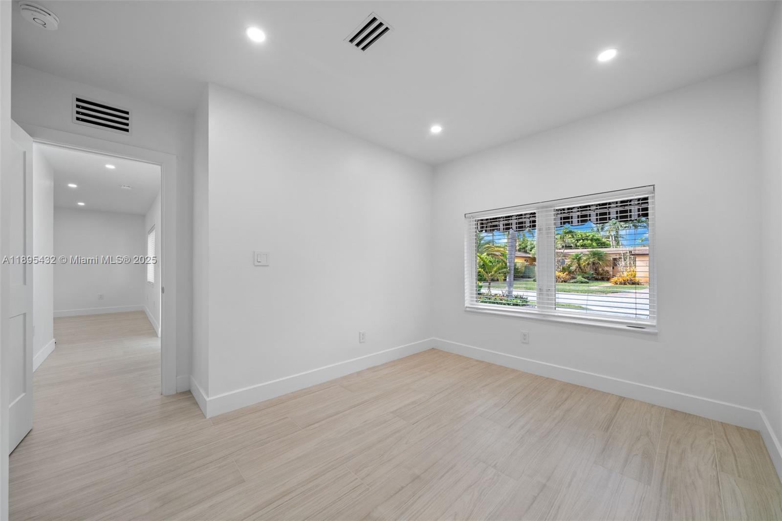 HOLLYWOOD - Residential Lease