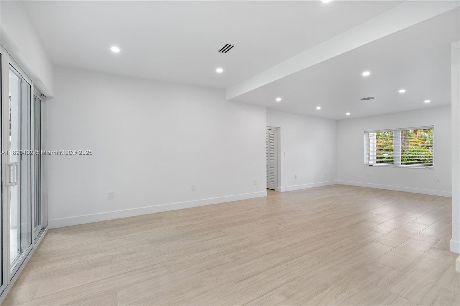 HOLLYWOOD - Residential Lease