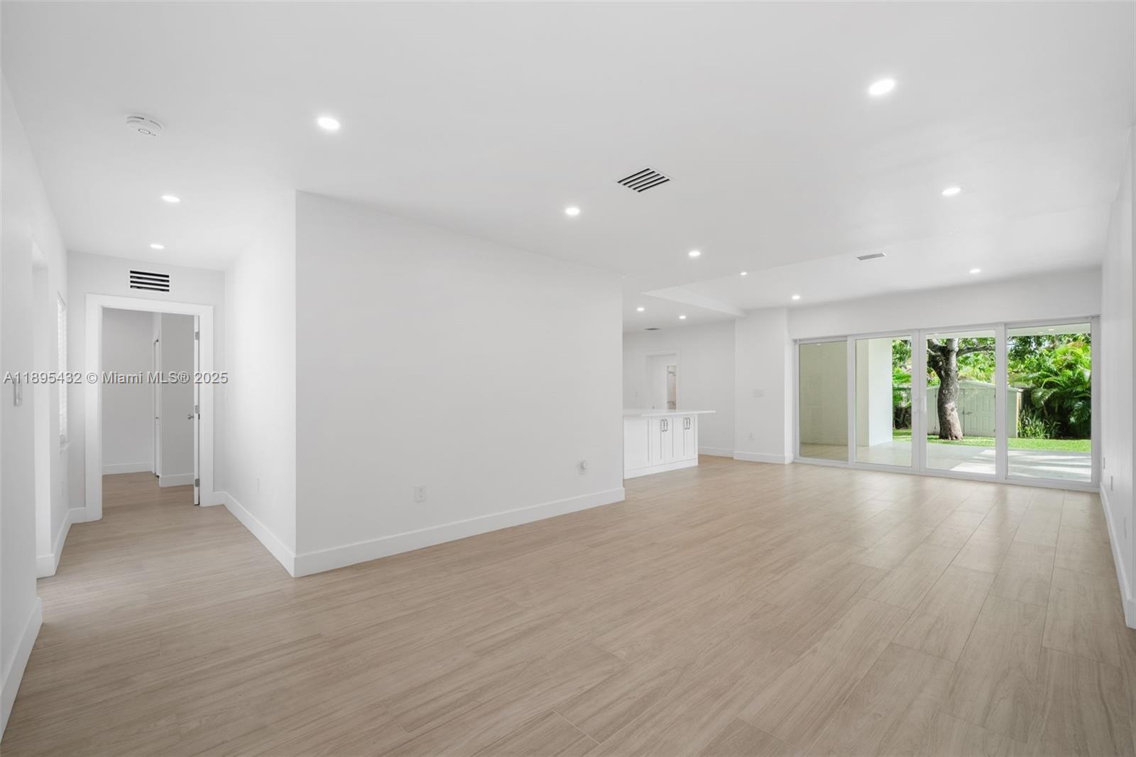 HOLLYWOOD - Residential Lease