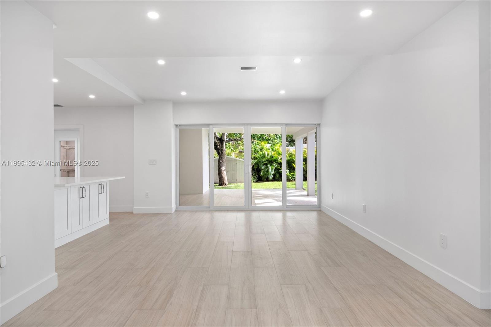 HOLLYWOOD - Residential Lease