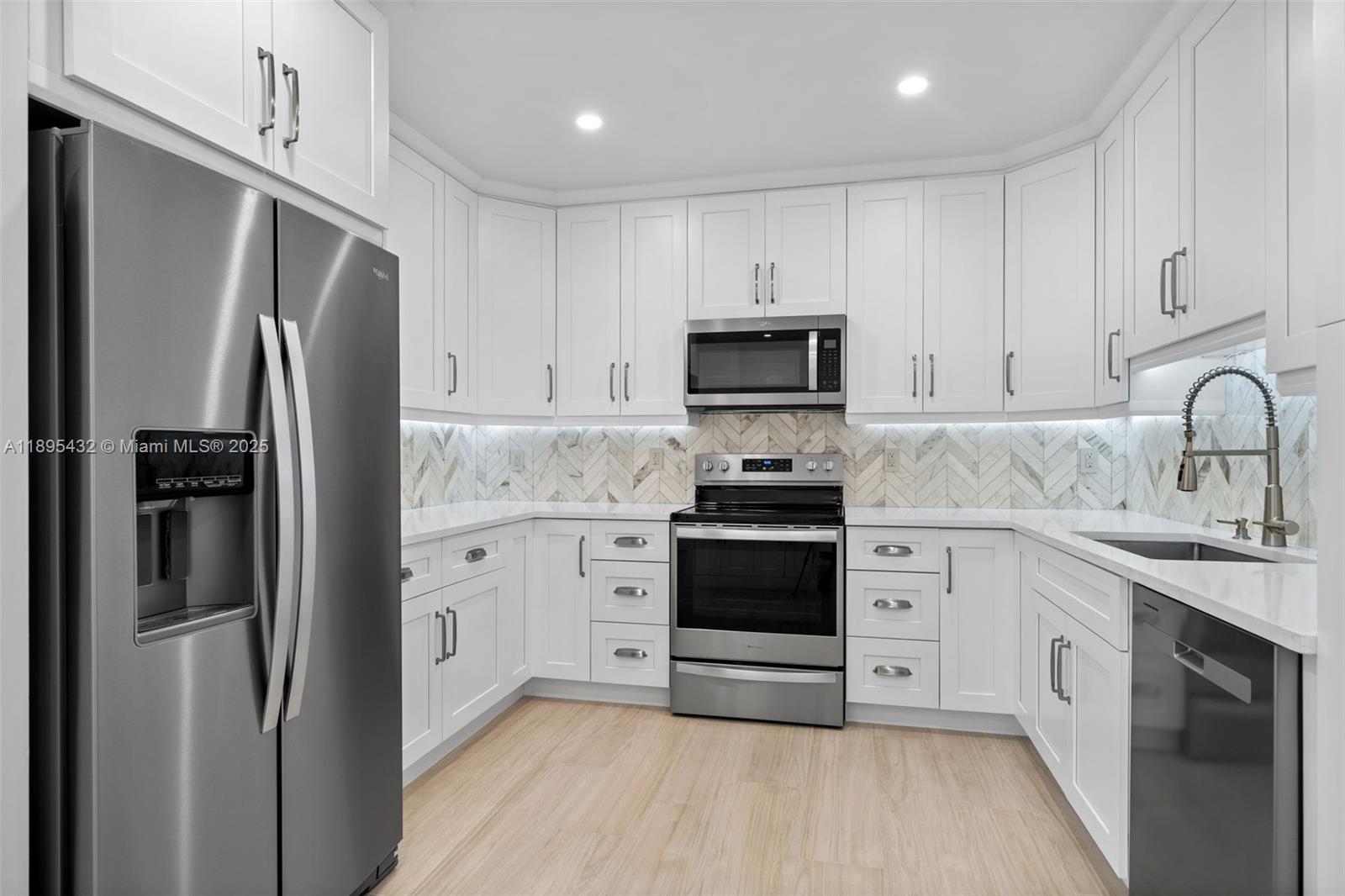HOLLYWOOD - Residential Lease
