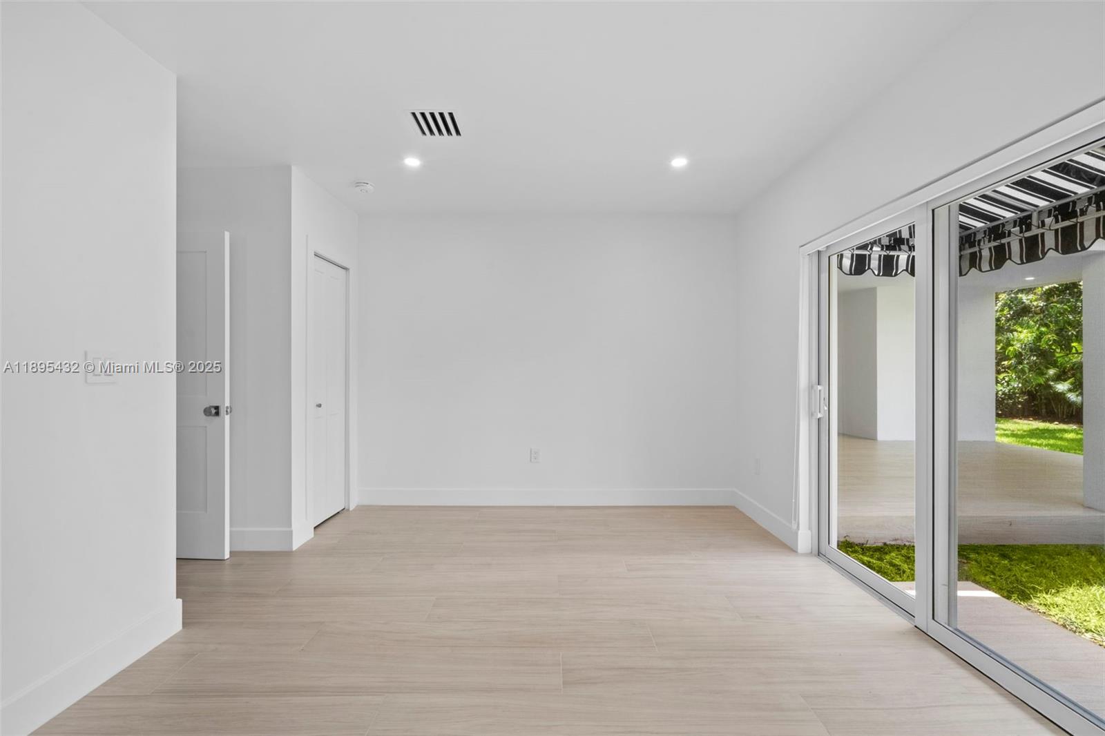 HOLLYWOOD - Residential Lease