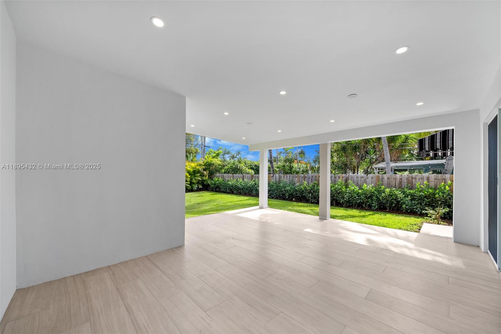 HOLLYWOOD - Residential Lease