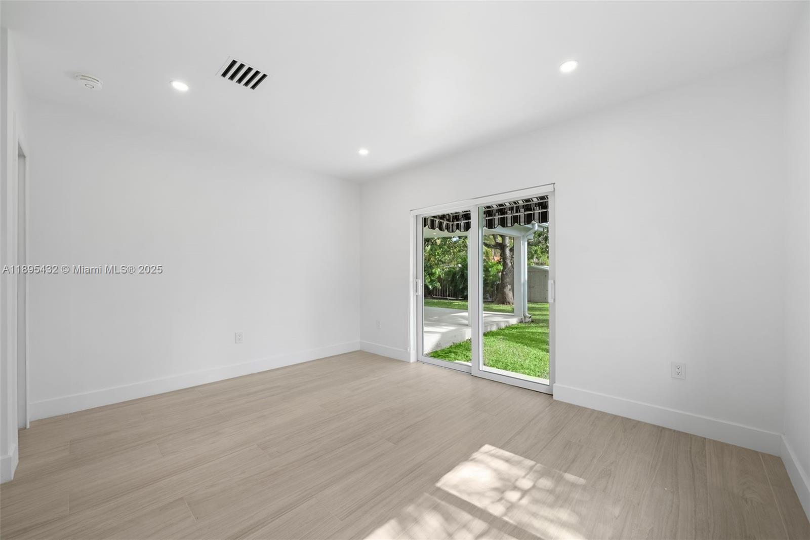 HOLLYWOOD - Residential Lease