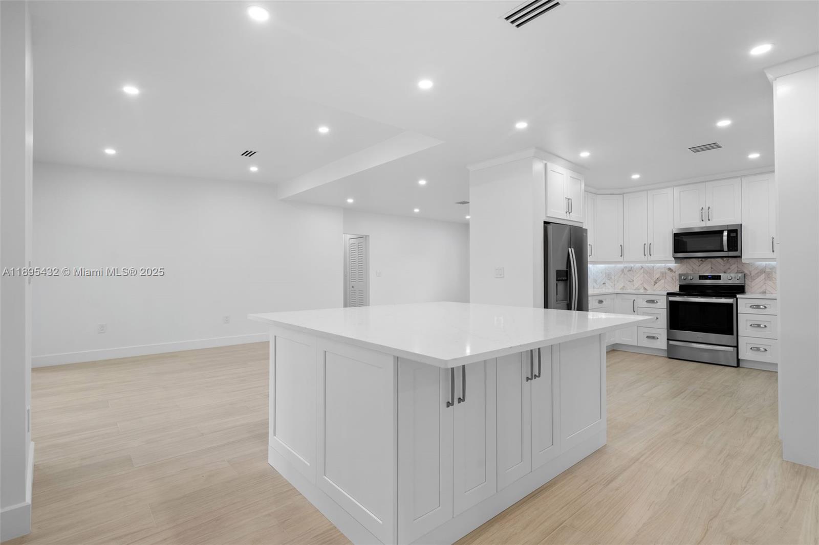 HOLLYWOOD - Residential Lease