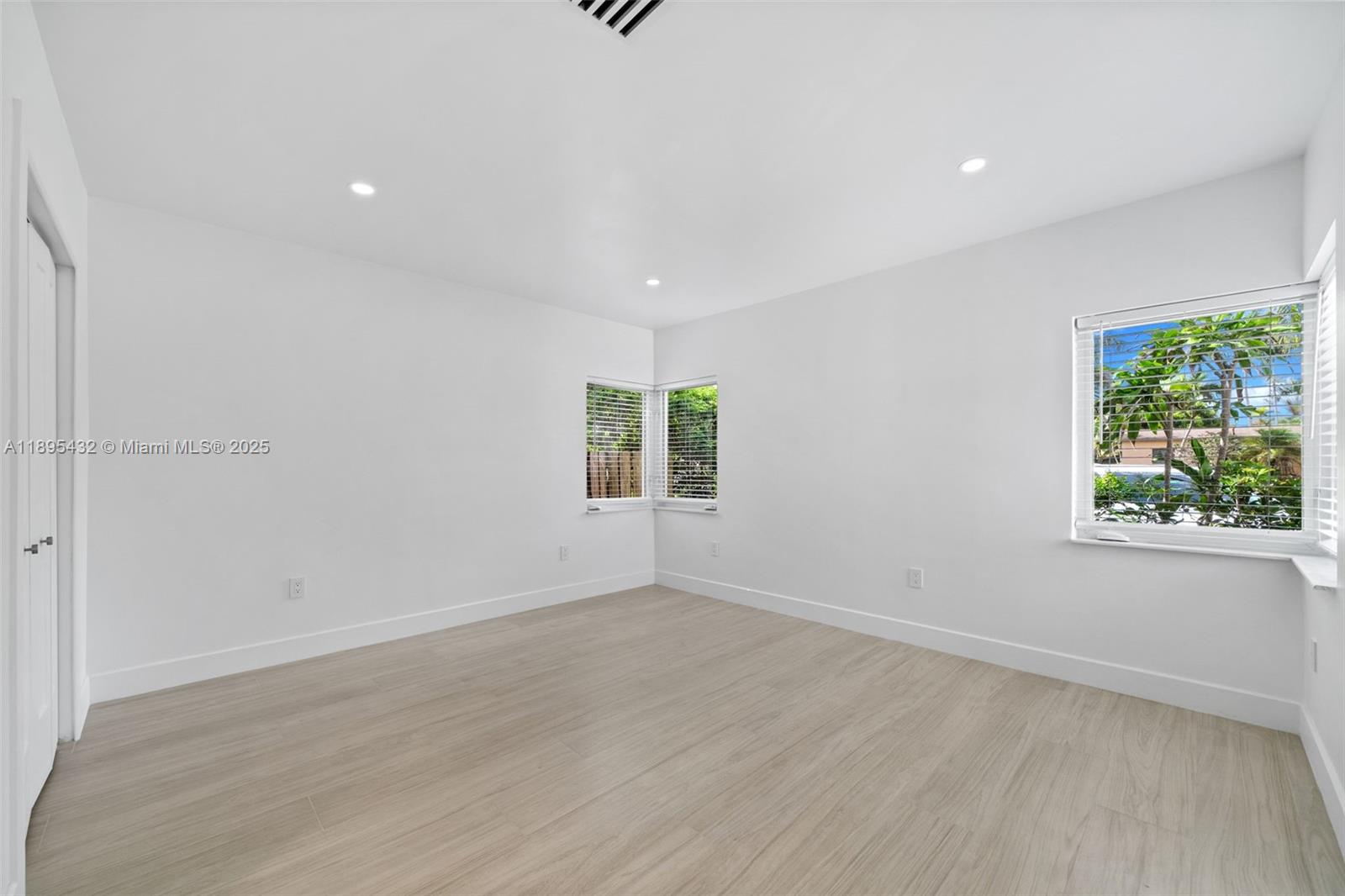 HOLLYWOOD - Residential Lease
