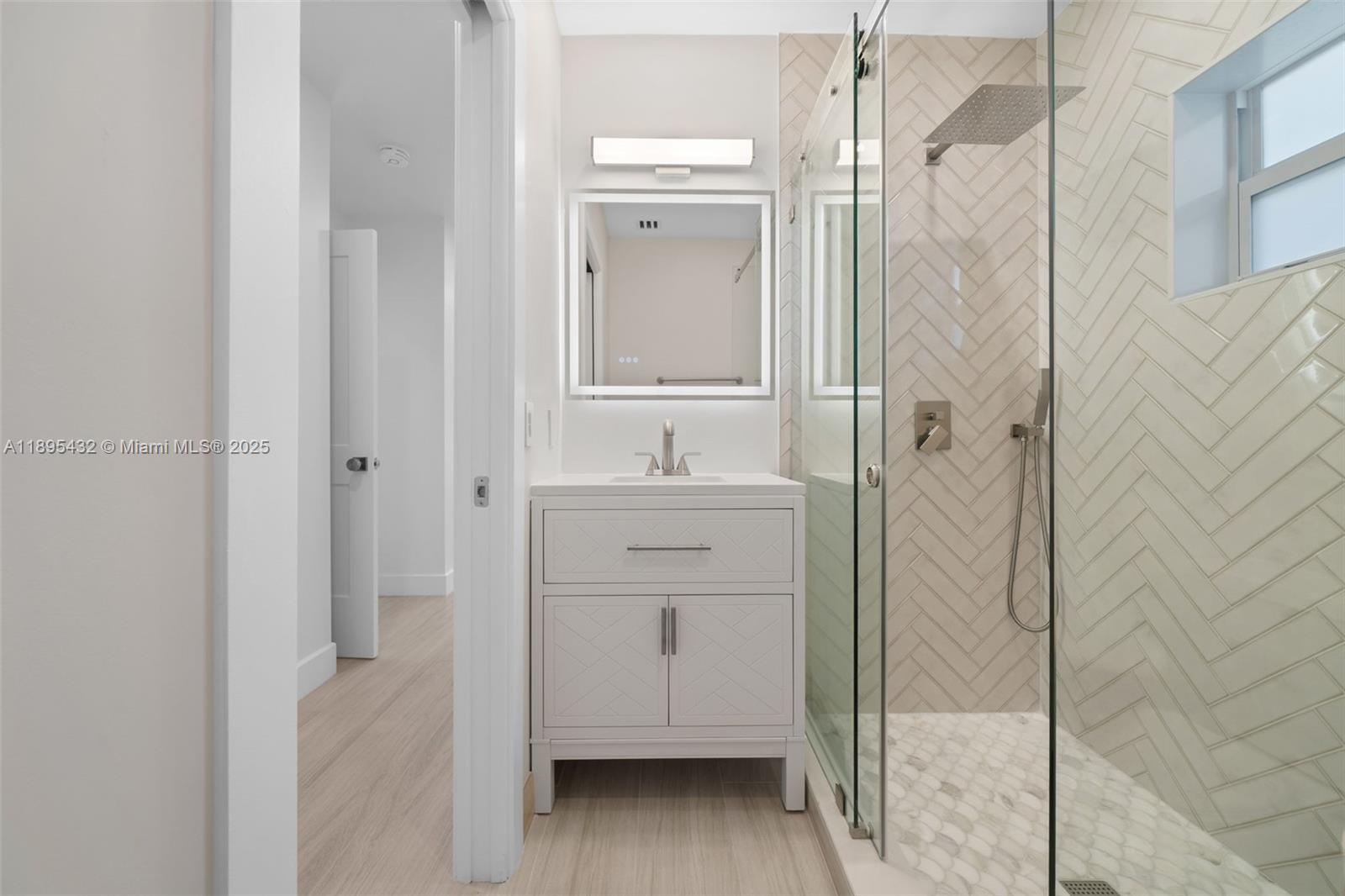 HOLLYWOOD - Residential Lease