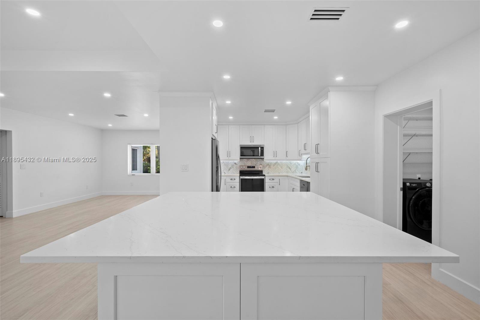 HOLLYWOOD - Residential Lease