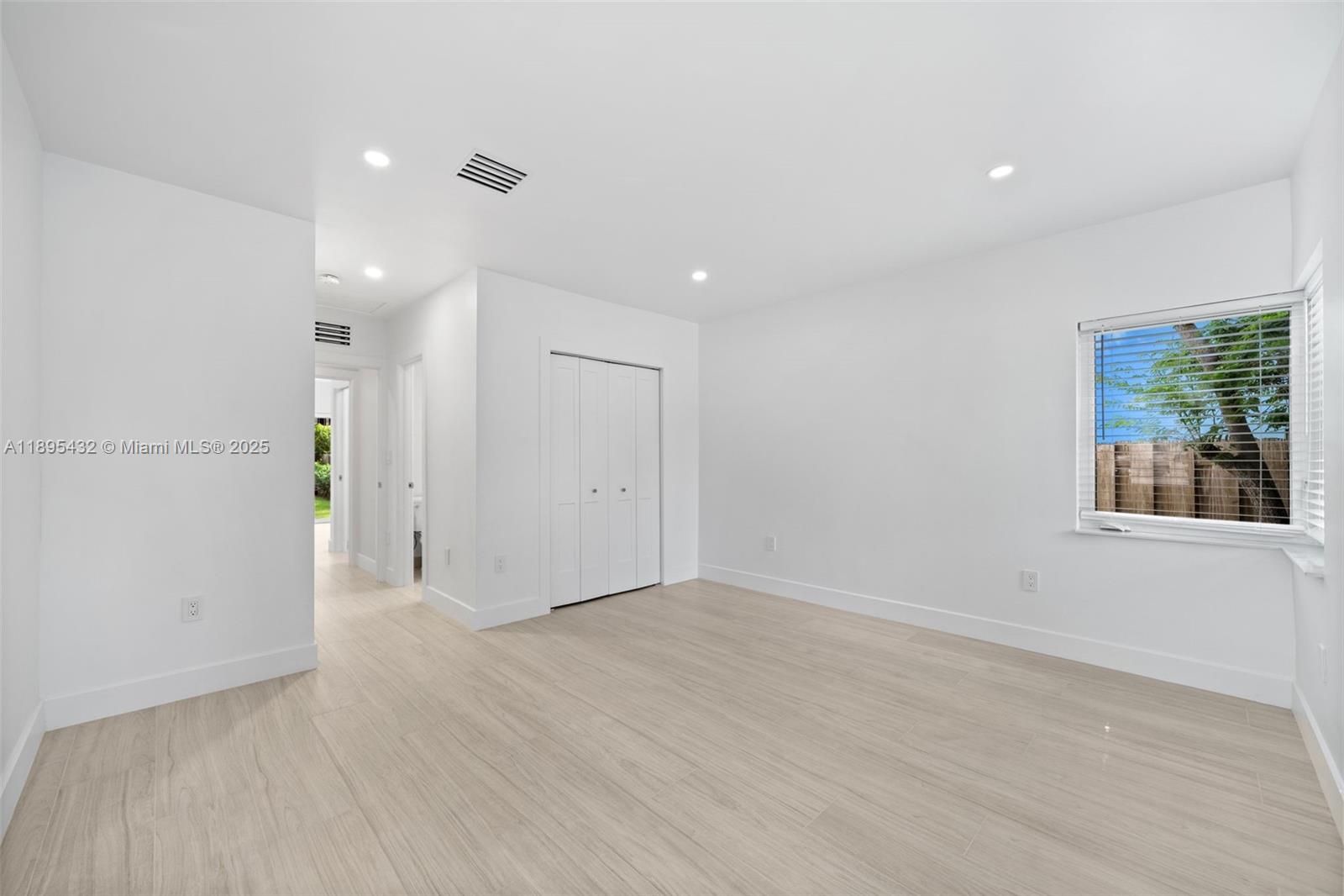 HOLLYWOOD - Residential Lease