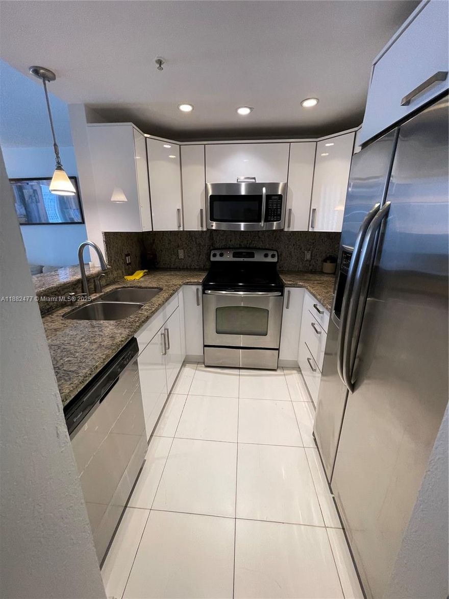 Beautiful 1-bedroom / 1-bathroom furnished apartment in the heart of Brickell! Large walk-in closet and open kitchen. 1 assigned covered parking space. Brickell Skyline city views. Washer and dryer in the unit. Amenities include valet parking, a fitness center, a heated pool, a sauna, a steam room, an onsite restaurant/bar, and 24-hour security—fantastic location - walking distance to the best restaurants in Brickell and metro mover.