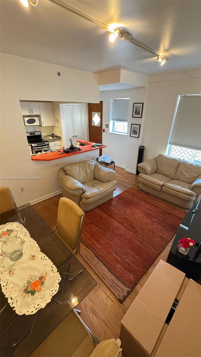 THE LINCOLN CONDO - Residential