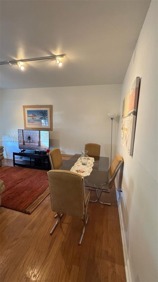THE LINCOLN CONDO - Residential