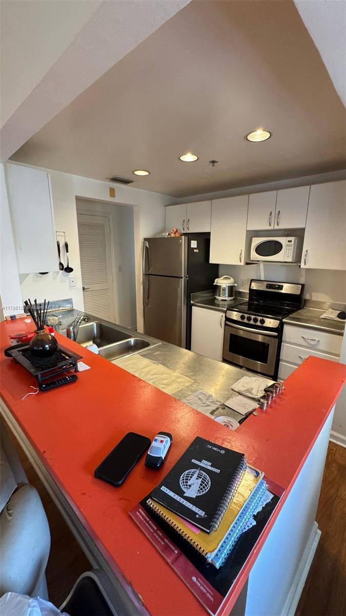 THE LINCOLN CONDO - Residential