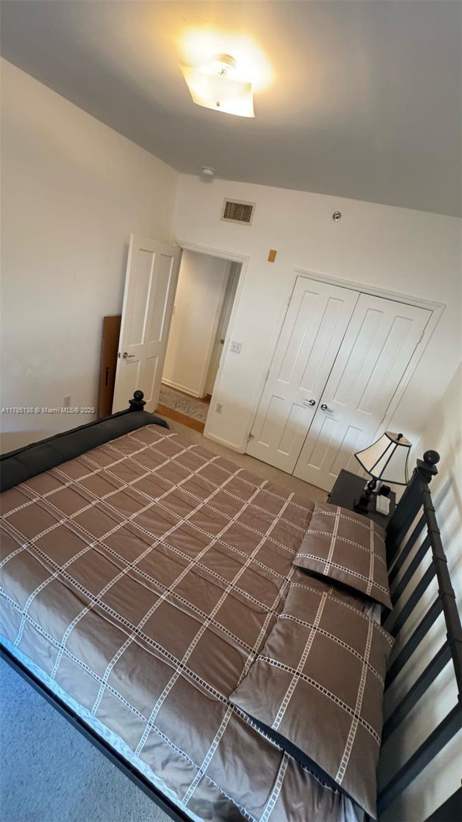 THE LINCOLN CONDO - Residential