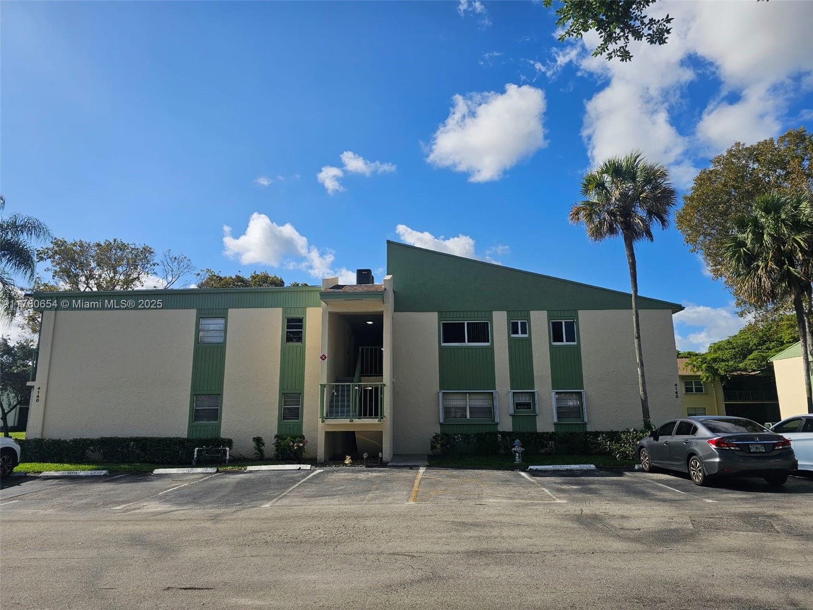 RAMBLEWOOD EAST CONDO - Residential