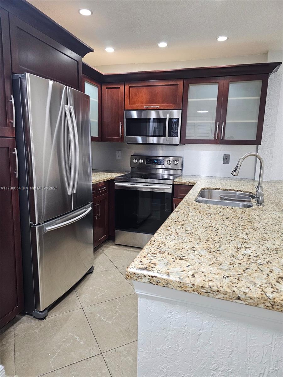 RAMBLEWOOD EAST CONDO - Residential