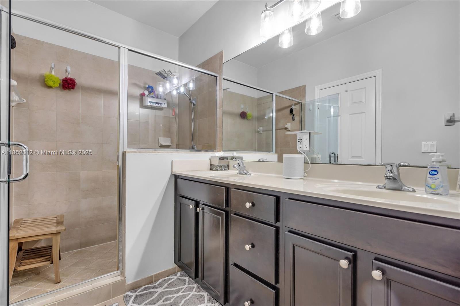 KENDALL COMMONS RESIDENTI - Residential