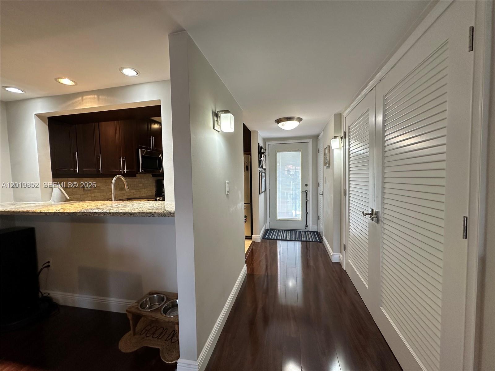6901 Edgewater Dr 317