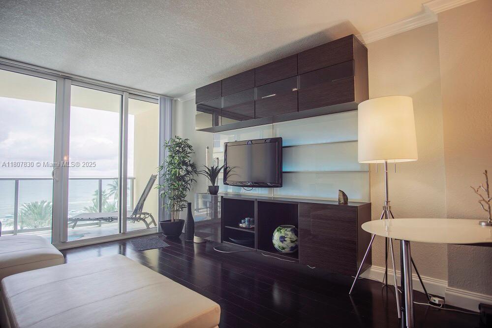 WAVE CONDO - Residential Lease