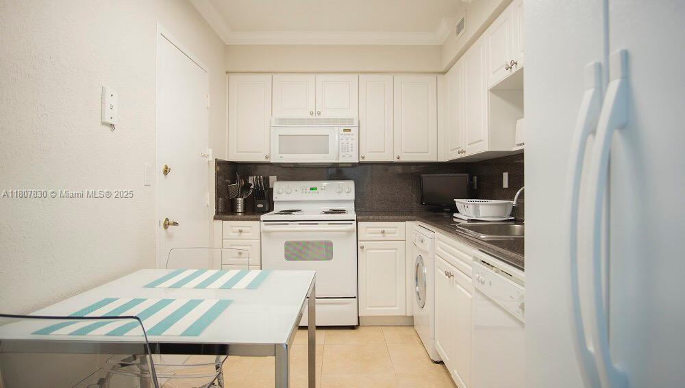 WAVE CONDO - Residential Lease