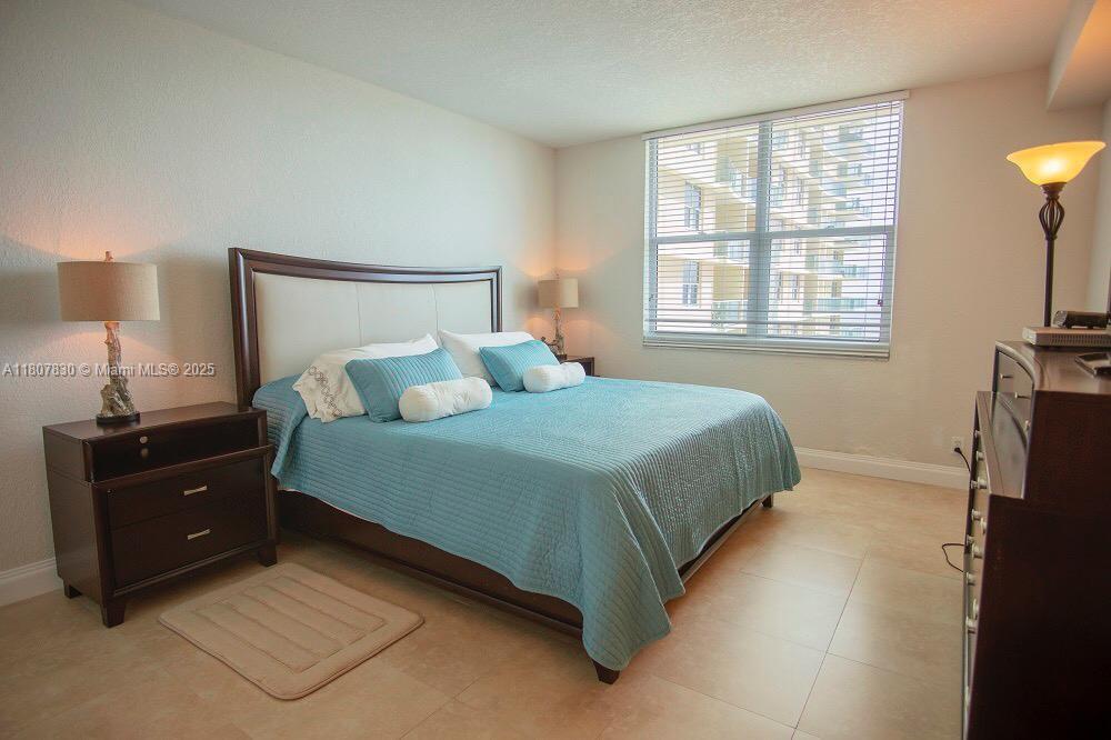 WAVE CONDO - Residential Lease