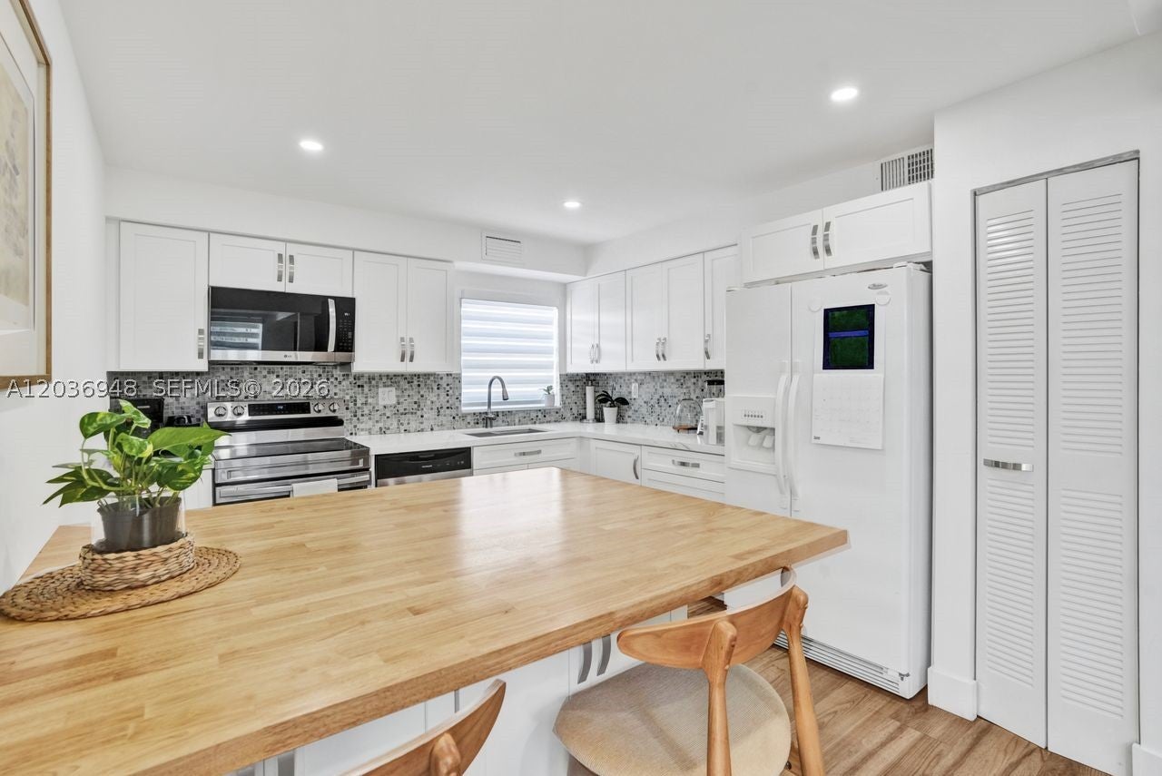 4555 SW 68th Ct Cir 111, Miami FL 33155