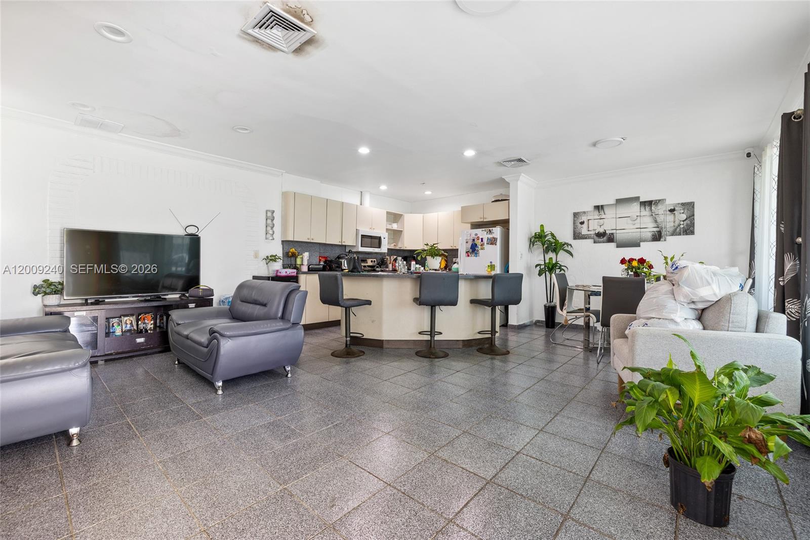 SO MIAMI HEIGHTS MANOR - Residential