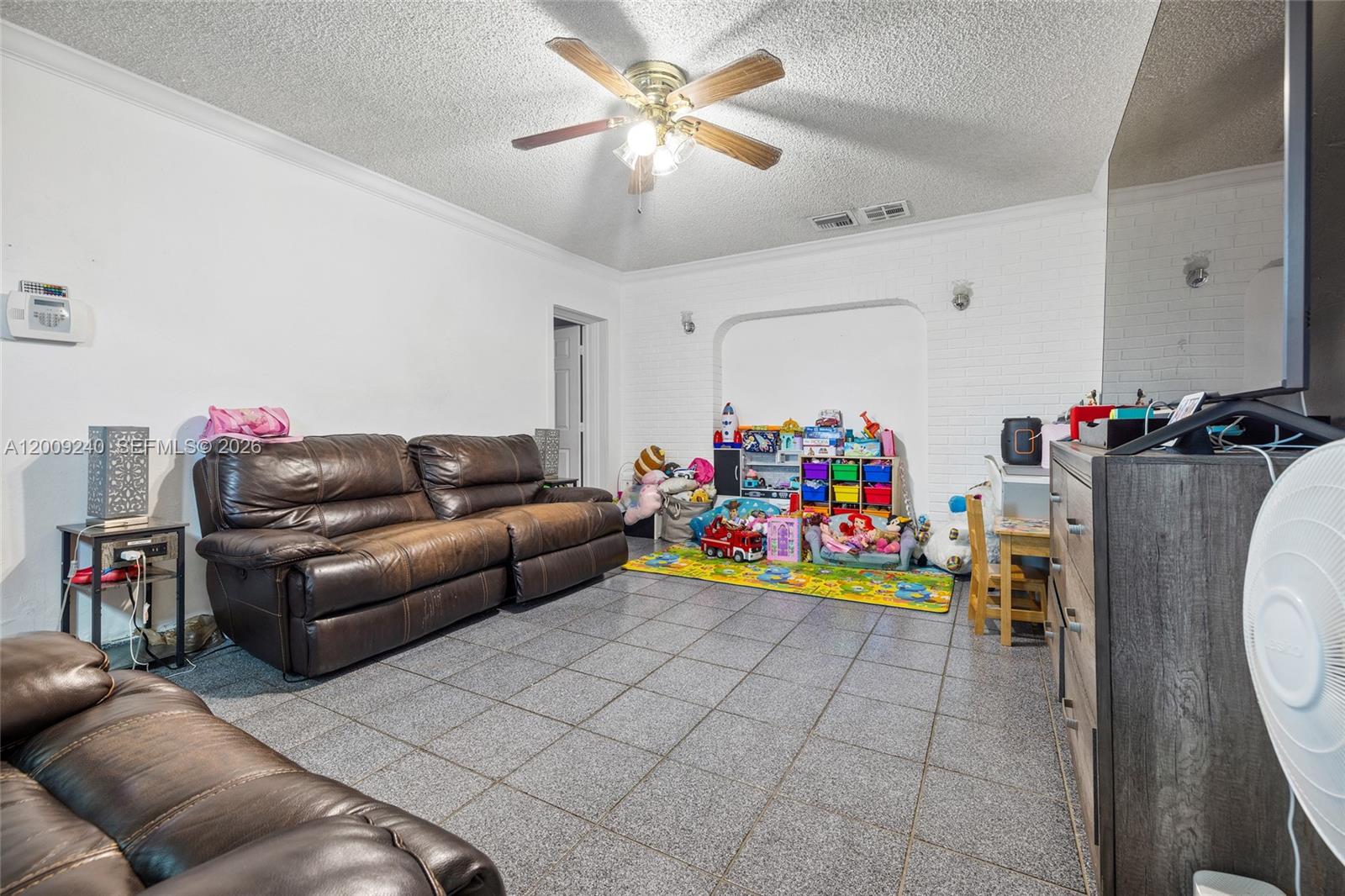 SO MIAMI HEIGHTS MANOR - Residential