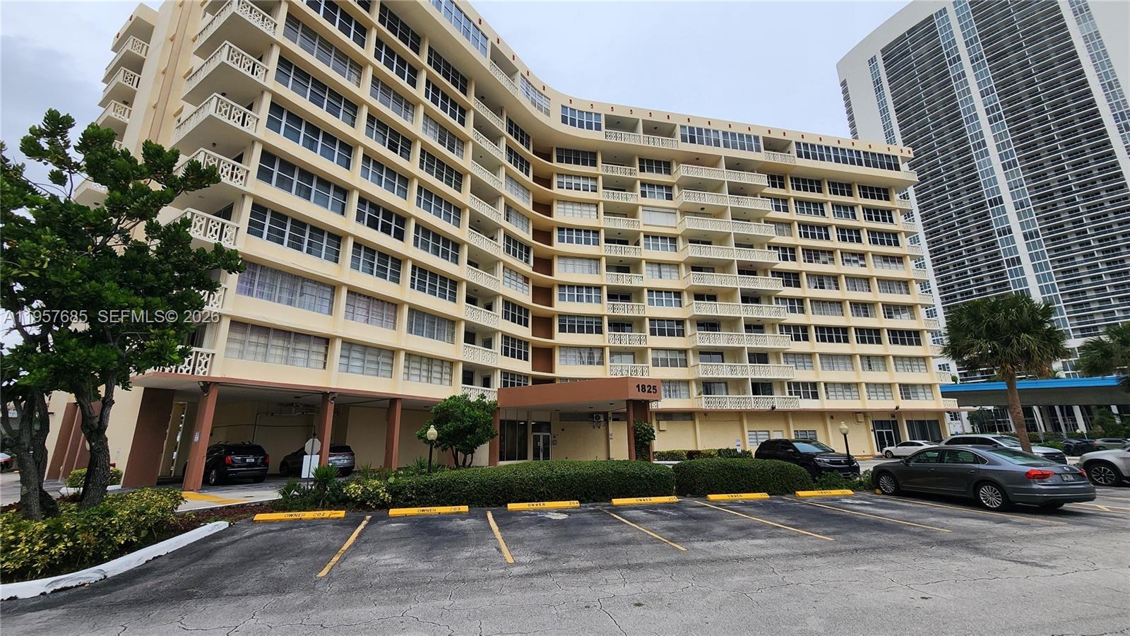 IMPERIAL TOWERS CONDO - Residential