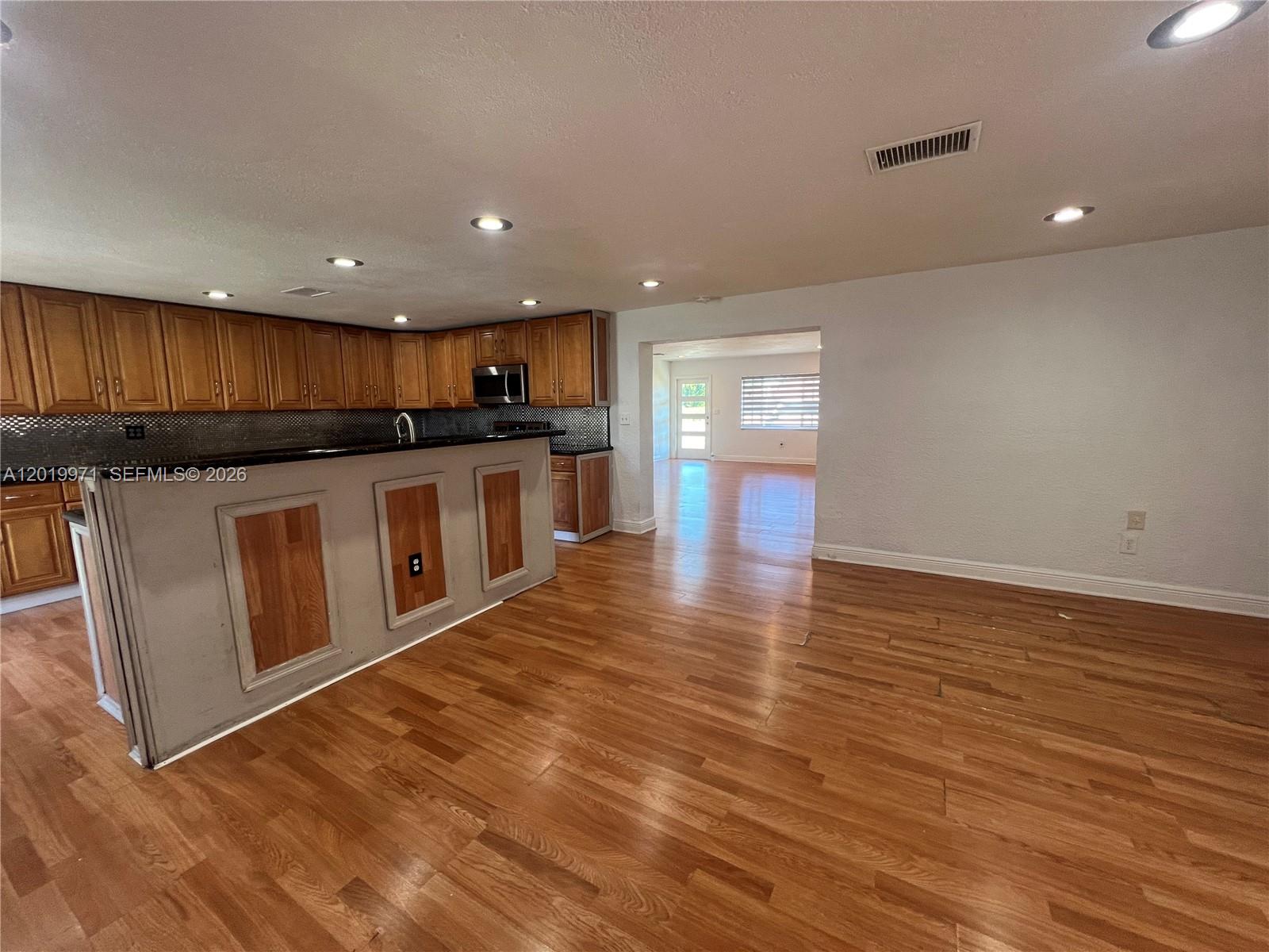 LAKEWOOD ESTS - Residential