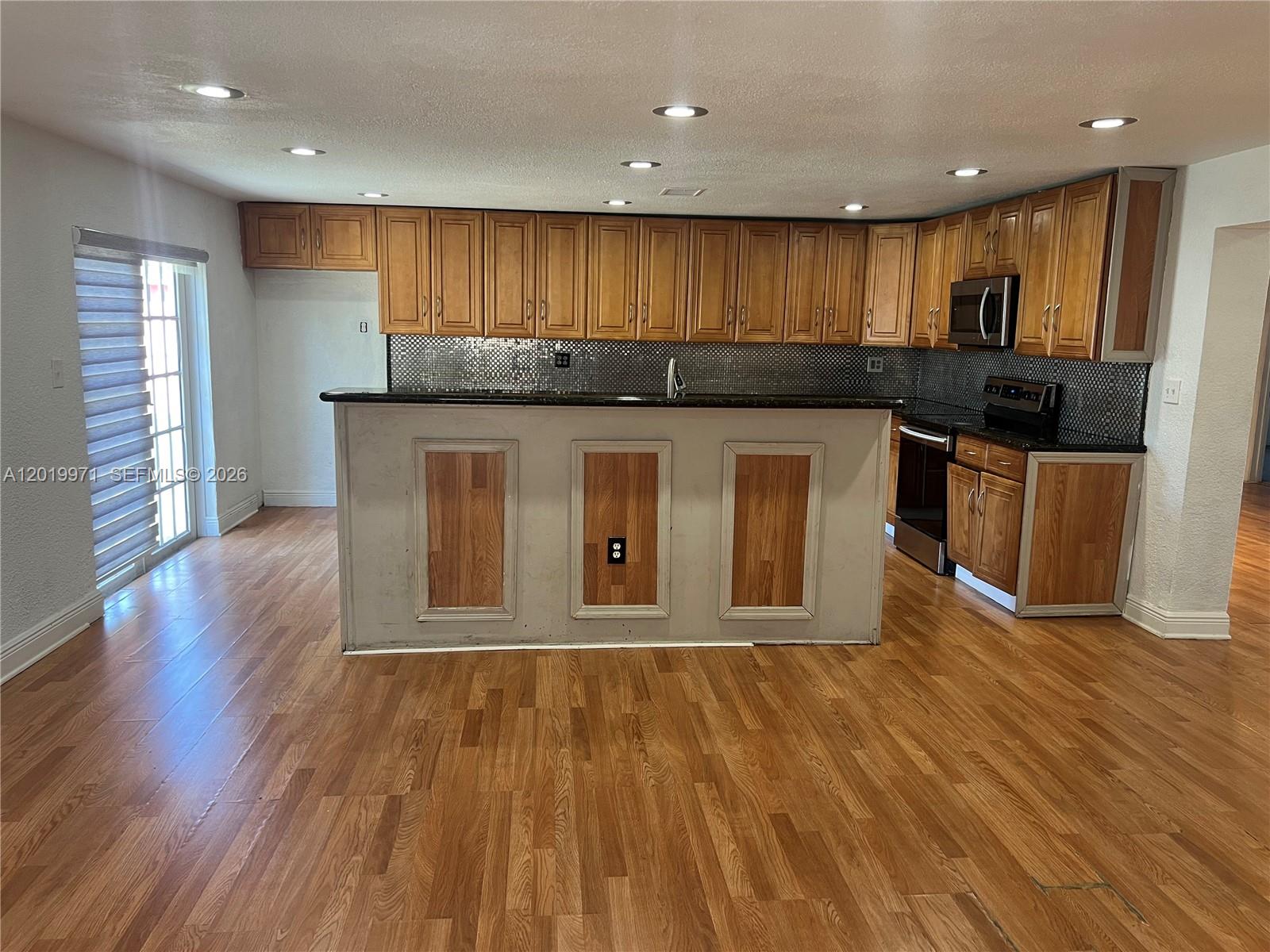 LAKEWOOD ESTS - Residential