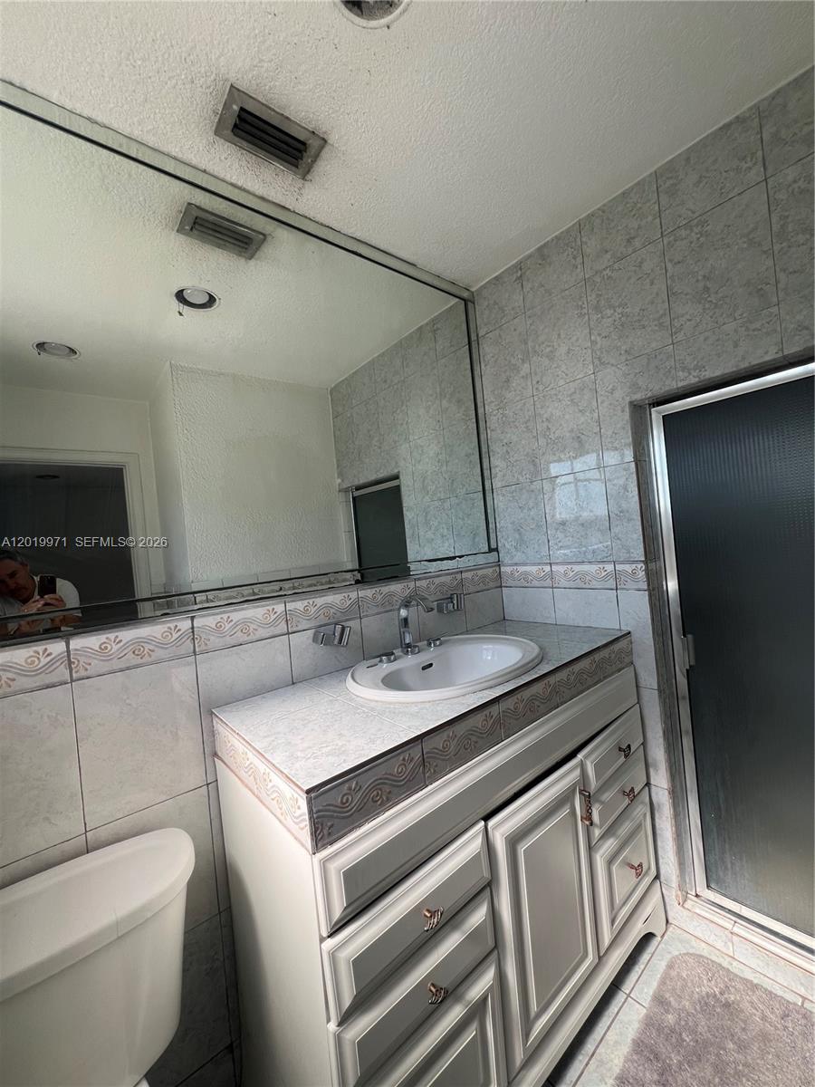 LAKEWOOD ESTS - Residential