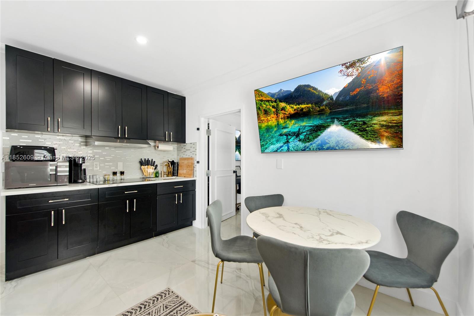 TAVERNIER NO 2 - Residential Lease