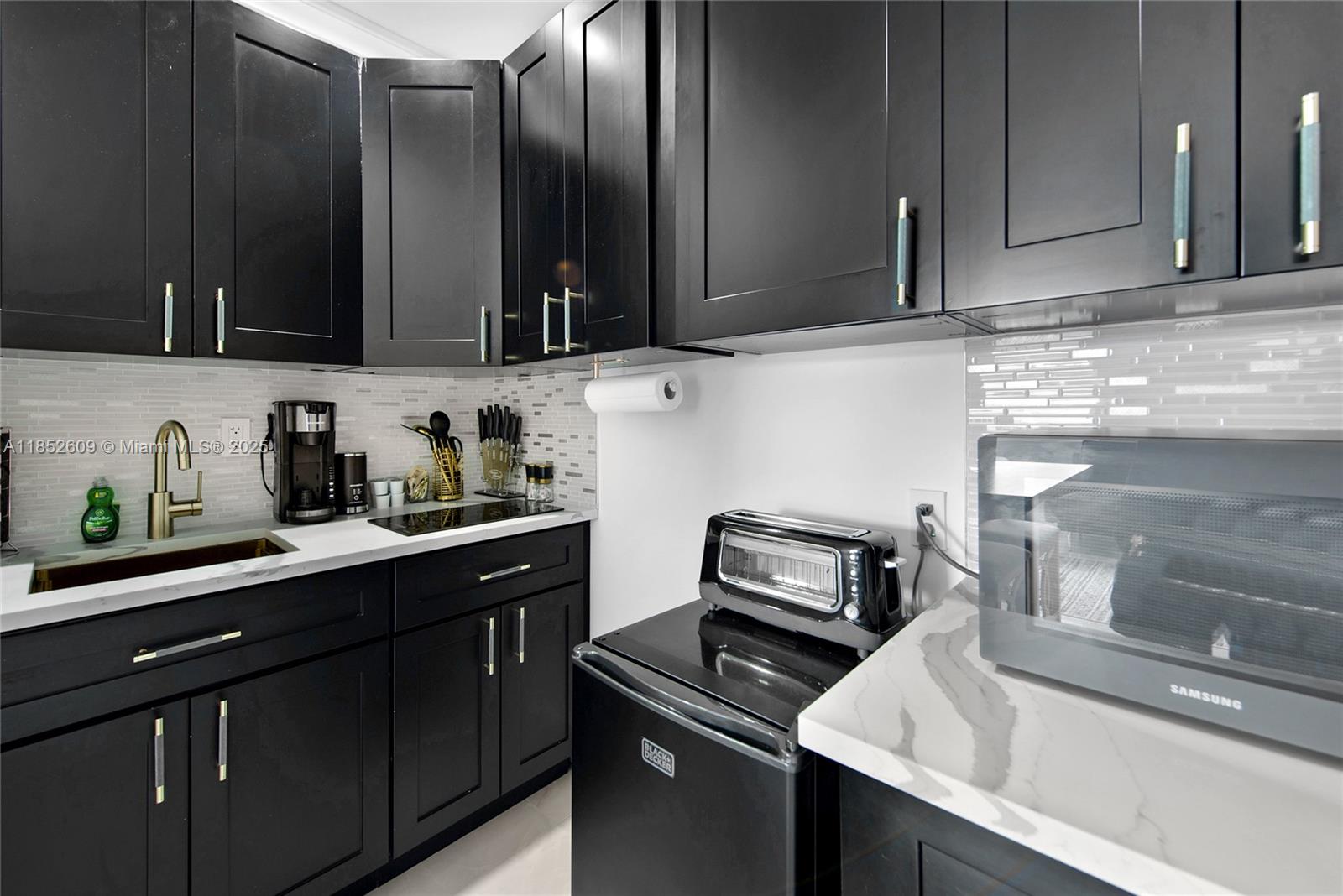 TAVERNIER NO 2 - Residential Lease