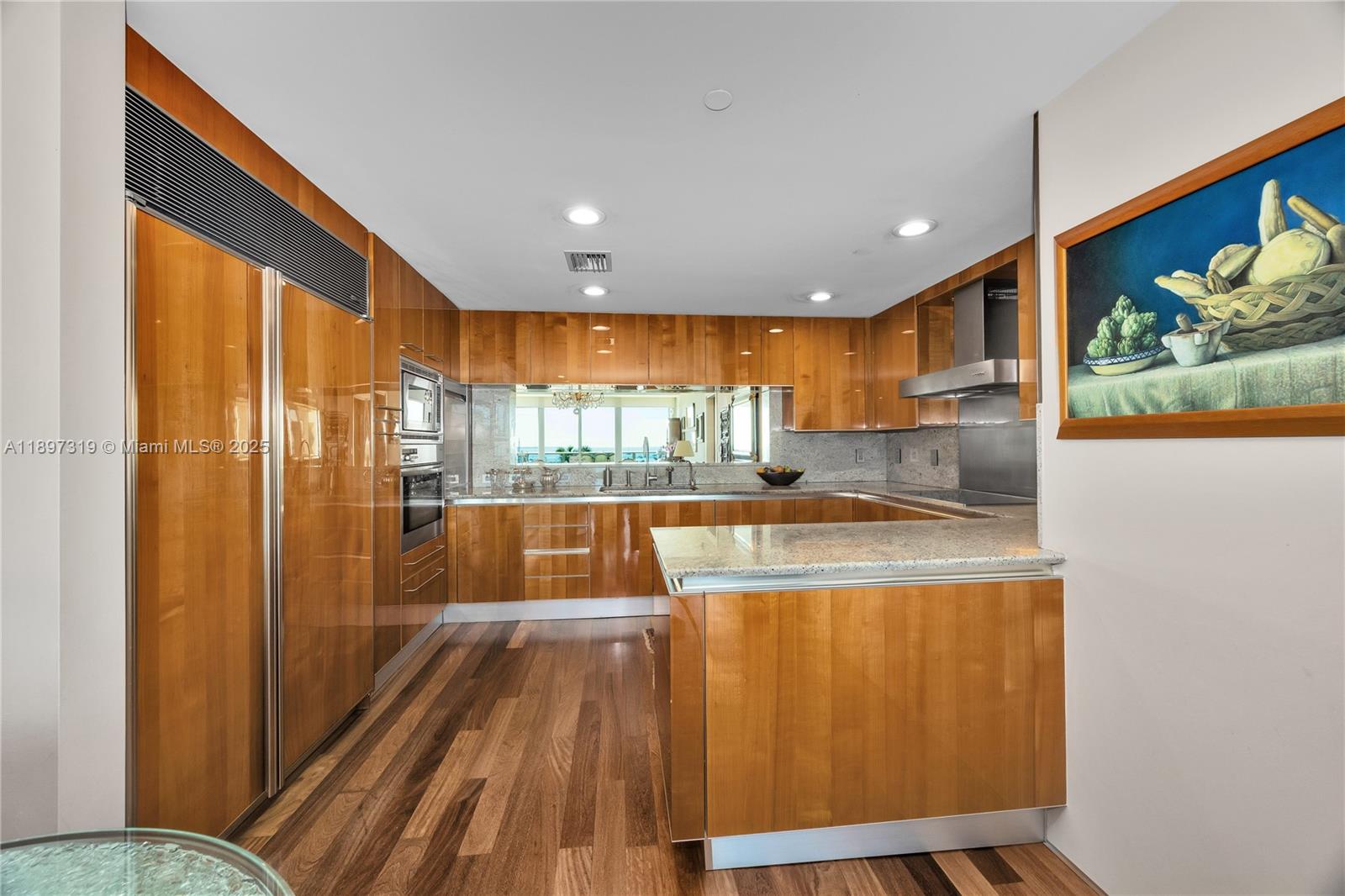 GROVENOR HOUSE CONDO - Residential