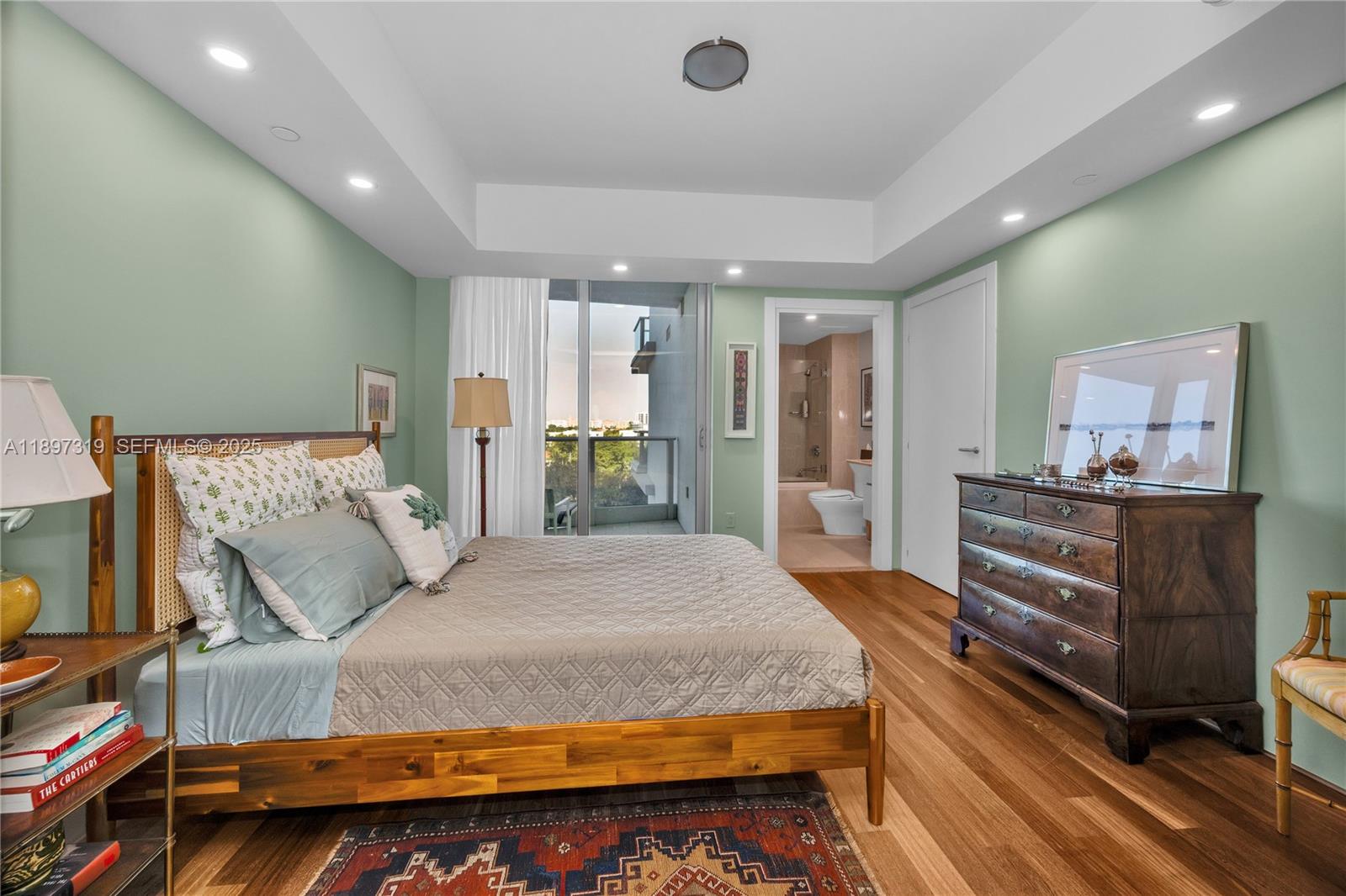 GROVENOR HOUSE CONDO - Residential