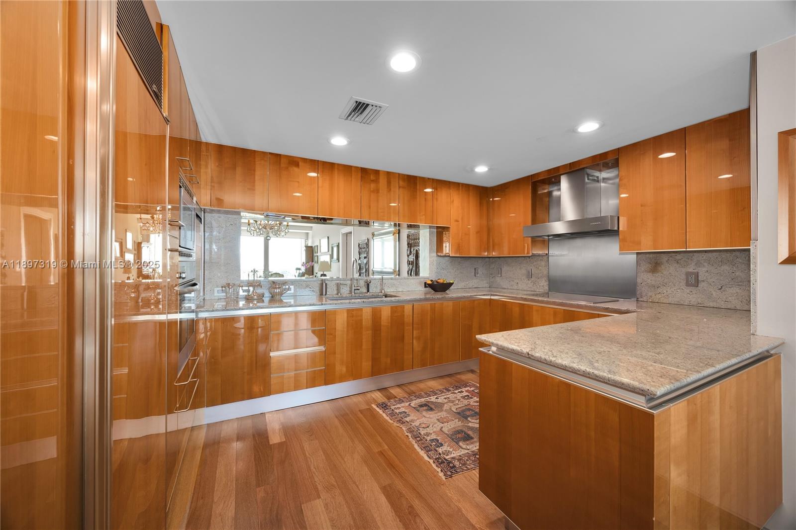 GROVENOR HOUSE CONDO - Residential