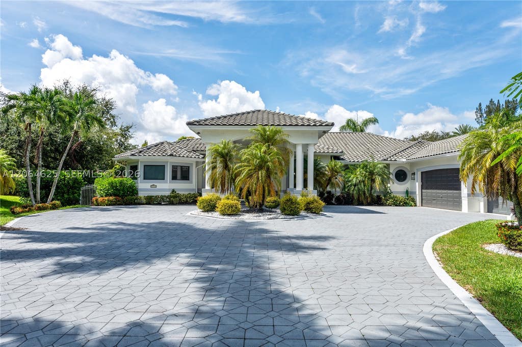 Photo of 11302 NW 9th St, Plantation, FL 33325 (MLS # A12064625)