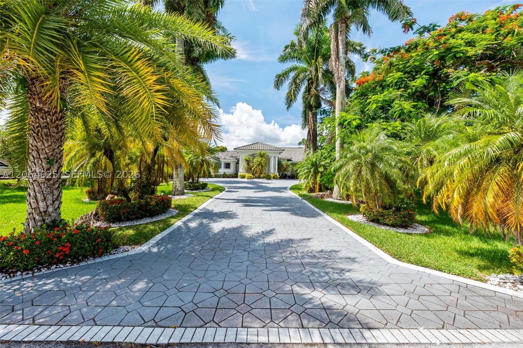 Photo of 11302 NW 9th St, Plantation, FL 33325 (MLS # A12064625)